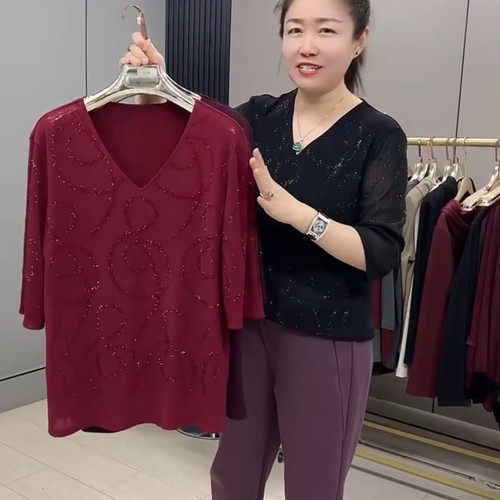 大码女装2025春新款韩版时尚纯色v领重工烫钻半袖洋气显瘦打底衫