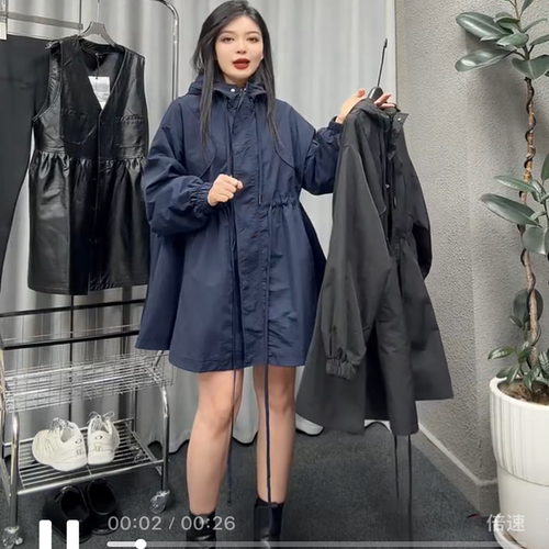 大码女装2025早秋款韩版时尚休闲宽松连帽加肥加大码显瘦风衣外套