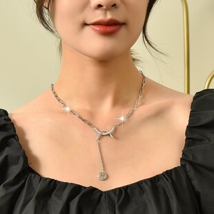 钛钢双C项链女镶钻流苏字母锁骨链秋冬衣服配饰百搭蝴蝶结毛衣链