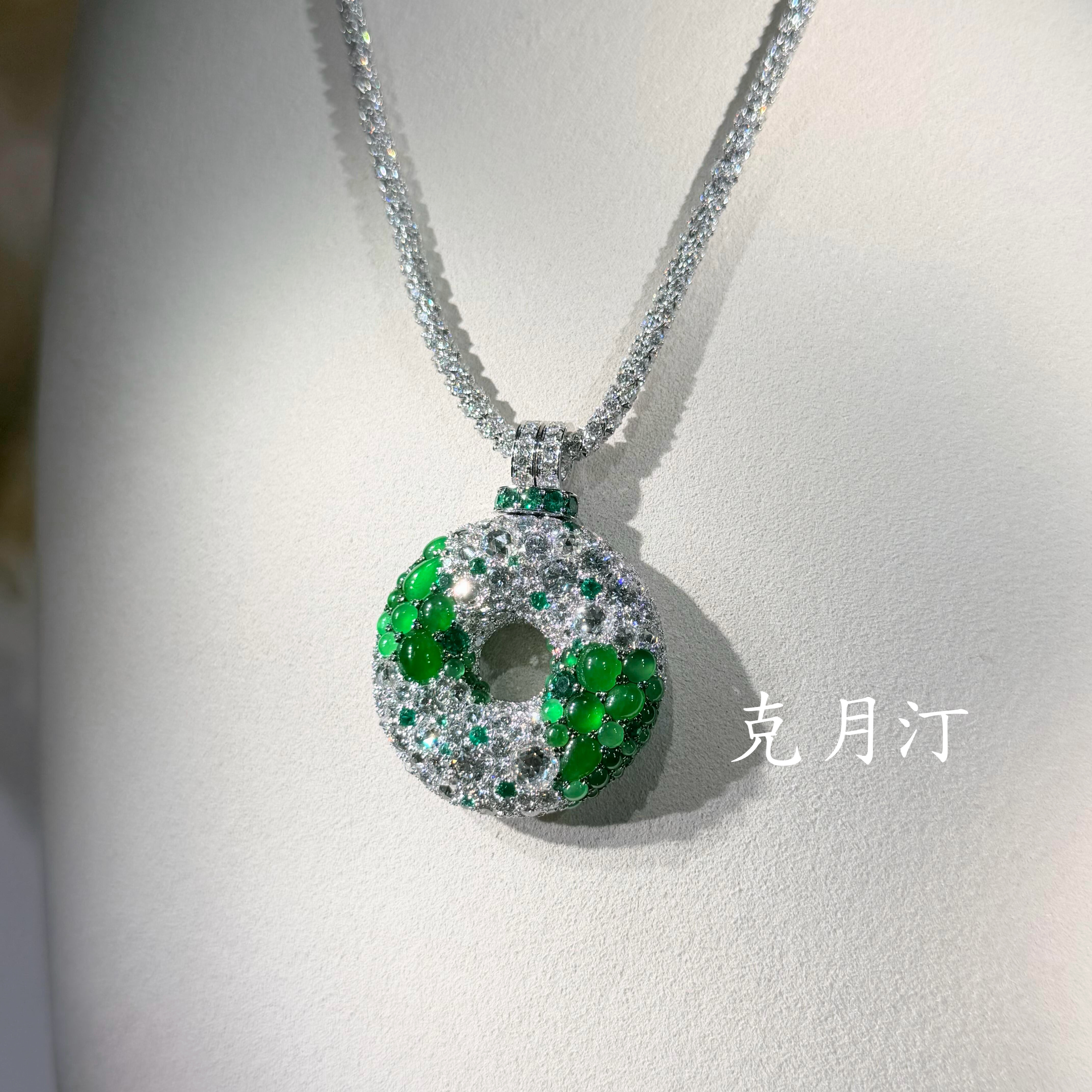 天然翡翠吊坠甜甜圈冰种阳绿玛瑙蛋面满钻戒指平安扣耳环男女同款图片