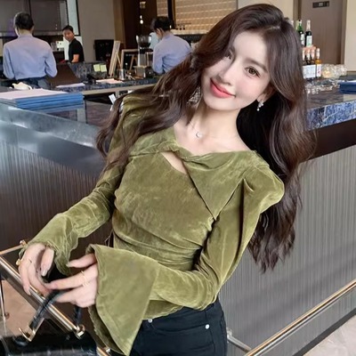 性感镂空长袖打底衫女秋季高级感金丝绒上衣设计感喇叭袖修身小衫