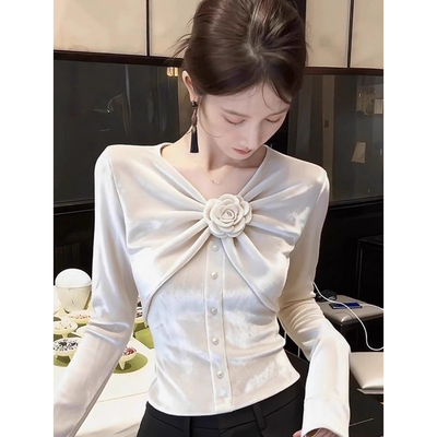 白色玫瑰花丝绒衬衫女高级感轻奢减龄洋气修身显瘦打底内搭上衣