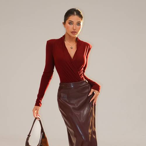 【蜜蜜家】玫瑰乳茶 欧美辣妹气质修身抓绒带垫肩连体衣 25/Z667