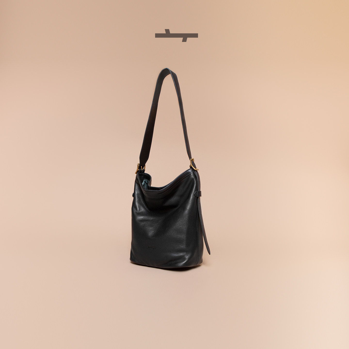 食草堂水桶包2025新款包包水染植鞣皮单肩斜挎包通勤包松弛感乐芙,箱包皮具/热销女包/男包,水桶包,淘宝优惠券,粉丝福利购,淘宝优惠卷