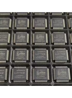 全新 LC4064V-75TN44-10I LC4064V-75TN44C-10I 液晶嵌入式芯片IC