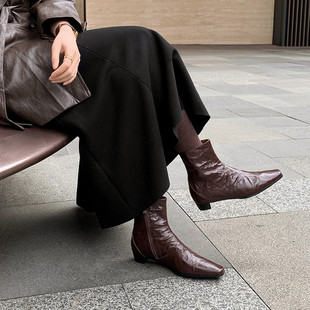 3cm平底尖头雪地靴女加绒羊毛短靴冬季新款保暖马丁靴