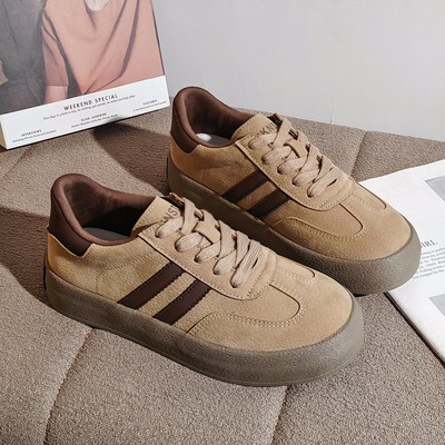 大码女鞋41-43百搭休闲皮面板鞋