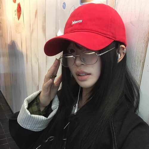 新款显白红色字母鸭舌帽女韩版百搭大头围显脸小棒球帽春夏帽子男