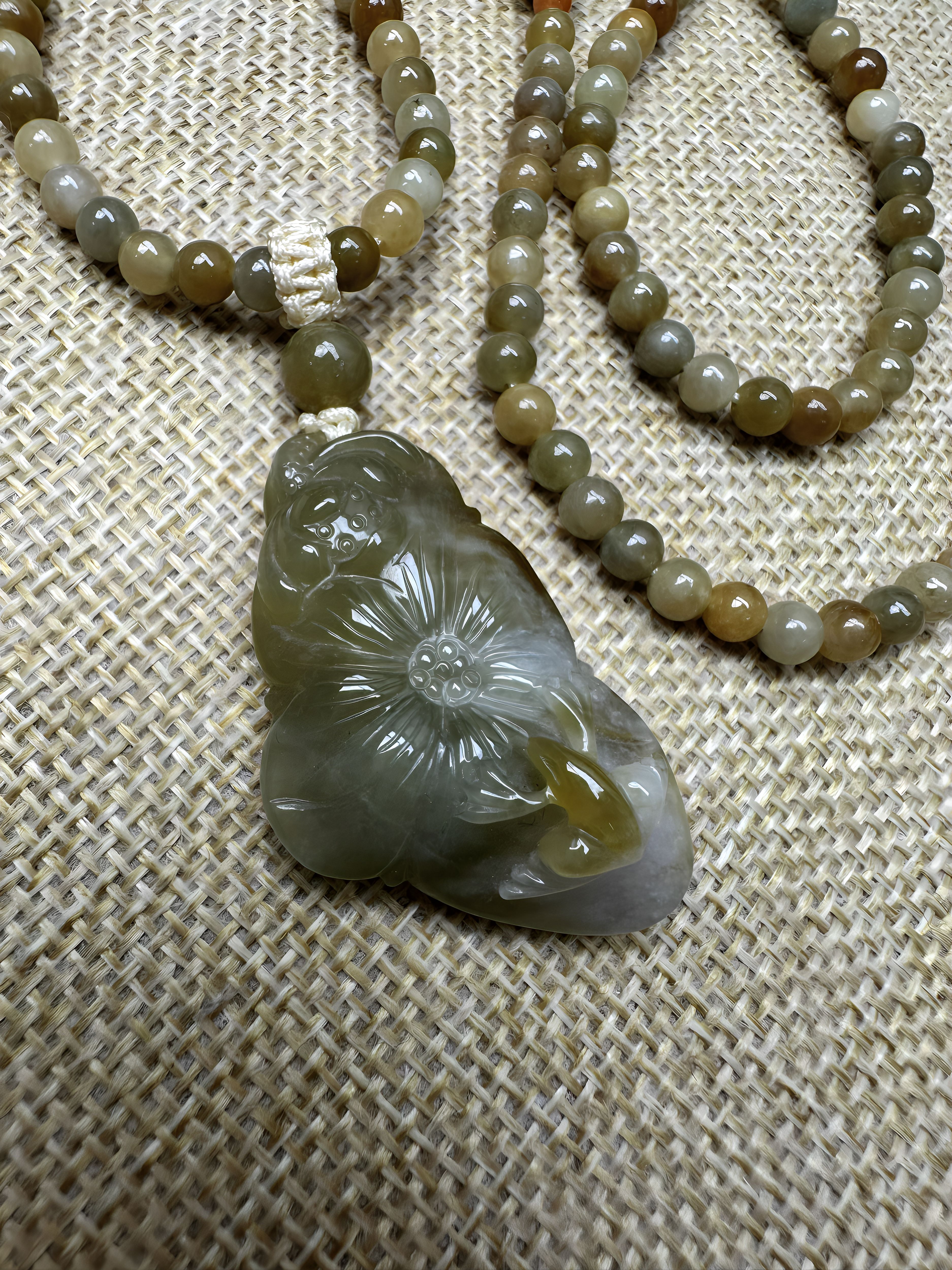 翡翠特色黄翡荷花吊坠