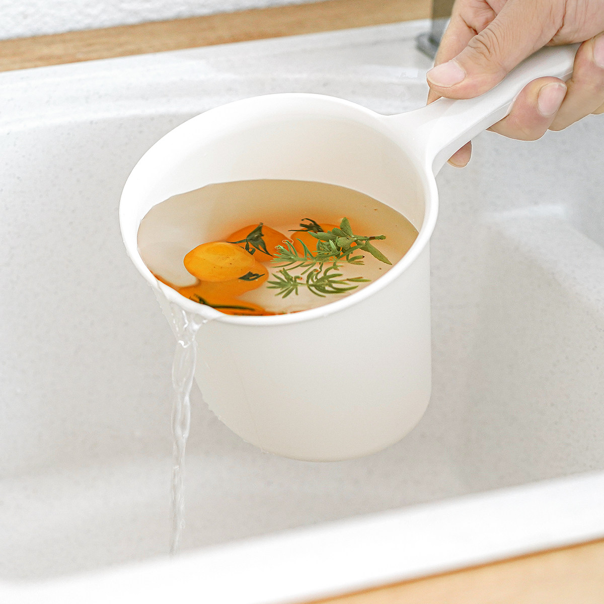 日本进口家用长柄水勺厨房水瓢洗菜塑料水舀子洗澡洗头水漂舀水勺