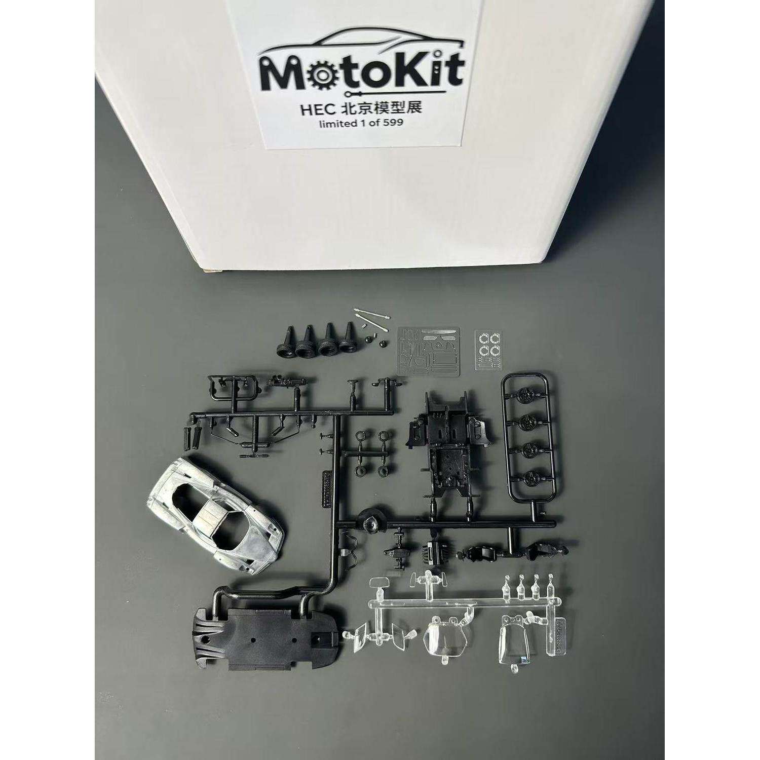 Motokit 1:64 HEC 北京模型展 法拉利 恩佐 合金拼装车模