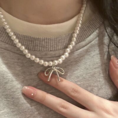 珍珠蝴蝶结吊坠项链女轻奢小众高级感气质颈链2024年新爆款锁骨链