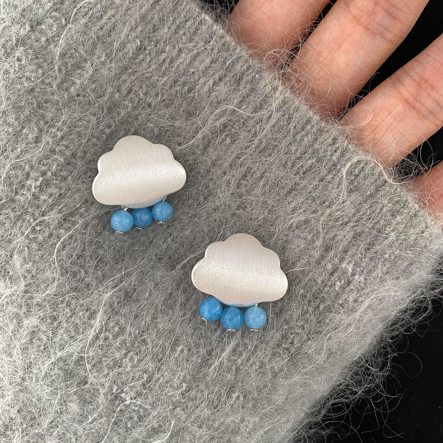 韩系多巴胺蓝色云朵雨滴耳钉女2026新款小众设计耳环独特漂亮耳饰