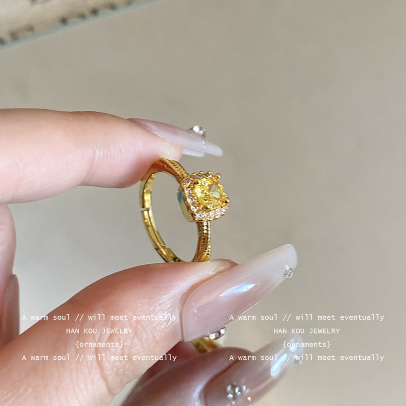 小方糖戒指女小众设计黄水晶食指戒轻奢时尚个性高级钻戒