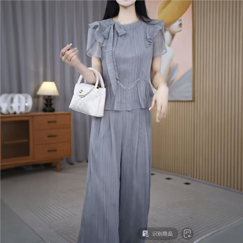 【艾丝琪】夏季新款女装轻薄透气短款上衣+裤子休闲两件套装M-4XL