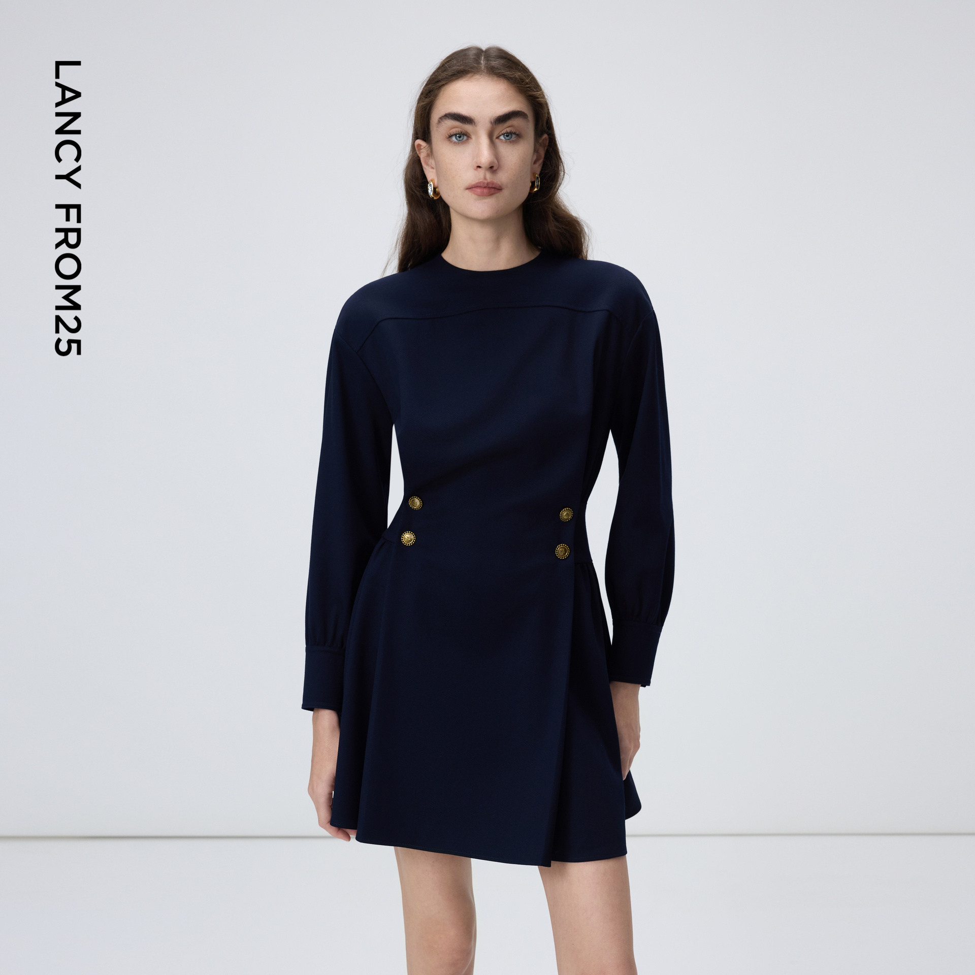 朗姿圆领收腰简约优雅A摆连衣裙轻职场气质裙子女2026年春季新款