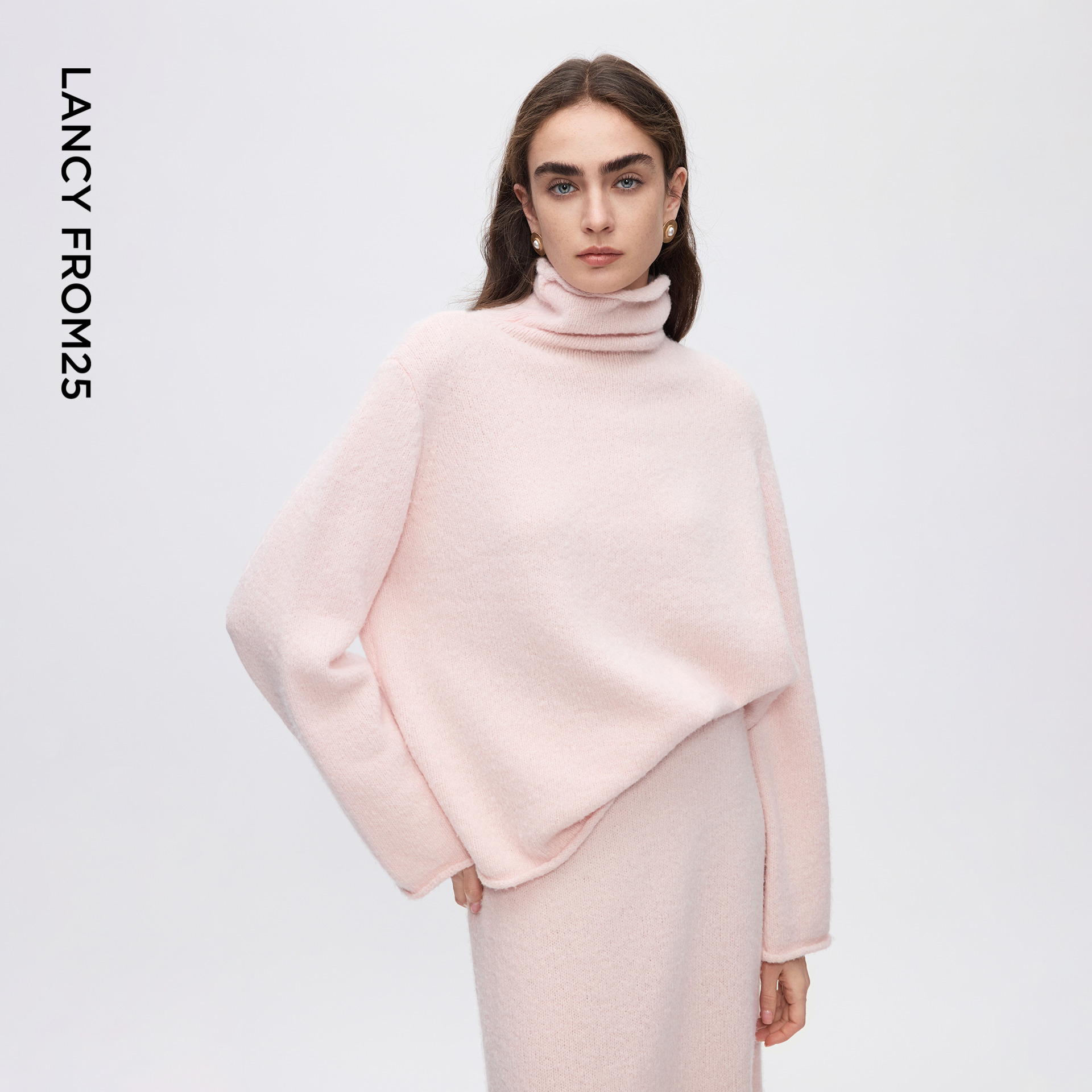 舒适羊毛 卷边设计 温暖高领