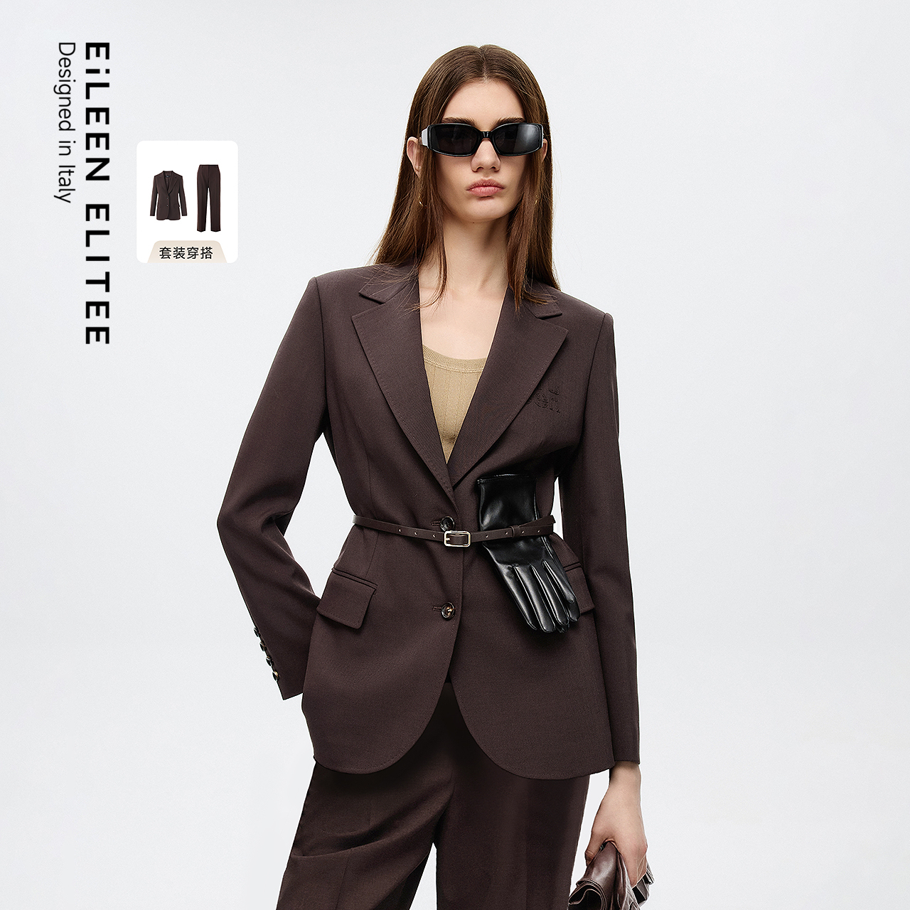 经典平驳领 拱针工艺 LOGO刺绣