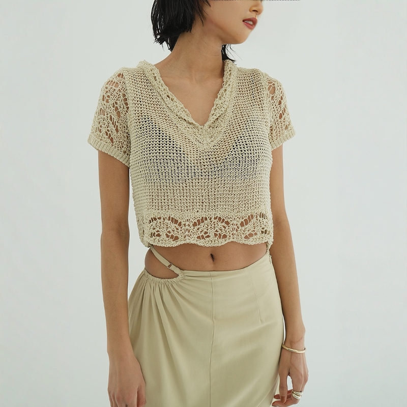 CLANE短款v领钩针针织衫