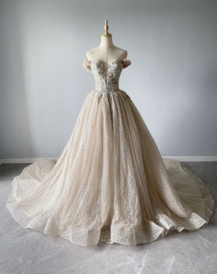 金色重工蕾丝刺绣钉珠长拖尾婚纱