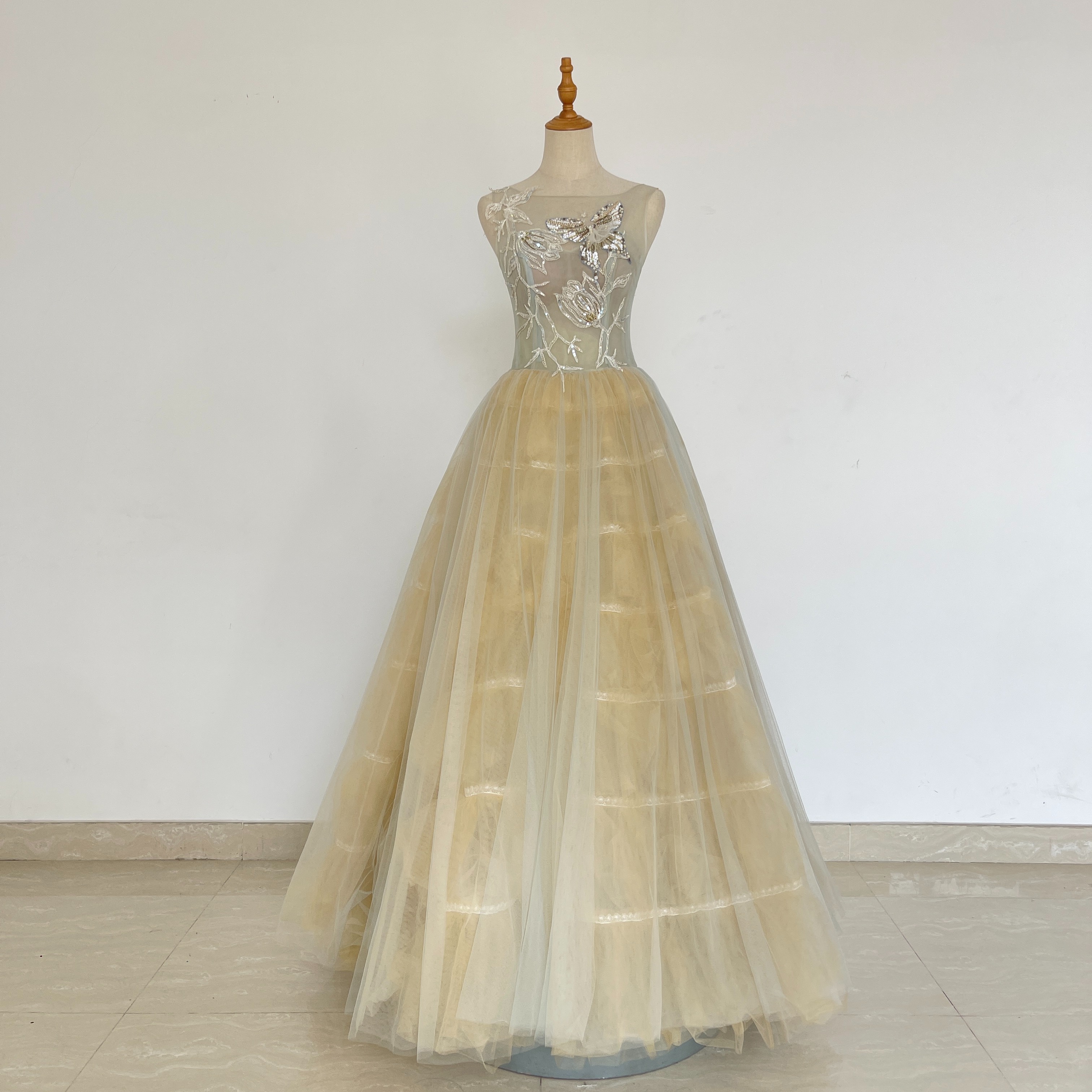 艺术感蓝黄渐变无袖高透蝴蝶羽翼刺绣蓬蓬裙礼服旅拍生日舞会写真