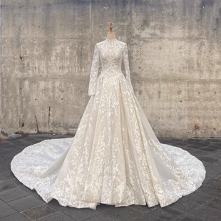 西班牙品牌P家老钱风古典高领长袖 限量蕾丝包扣大拖尾婚纱礼服