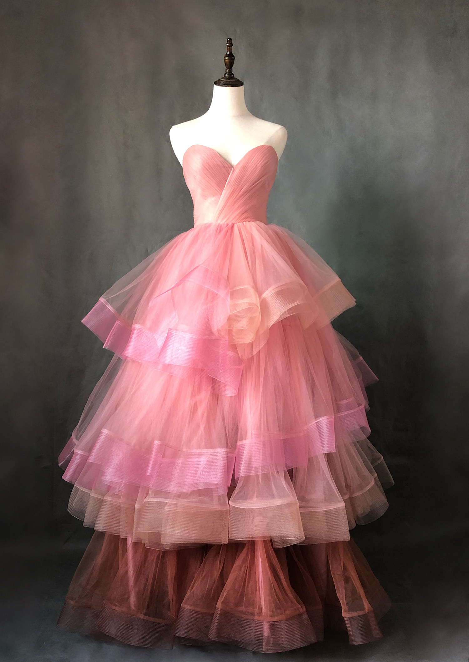 现货租赁婚纱礼服复古粉色渐变聚会梦幻童话公主仙女裙蛋糕摆旅拍