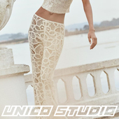 法式 浪漫ins博主辣妹上身米白针织勾花镂空透视海边度假喇叭长裤