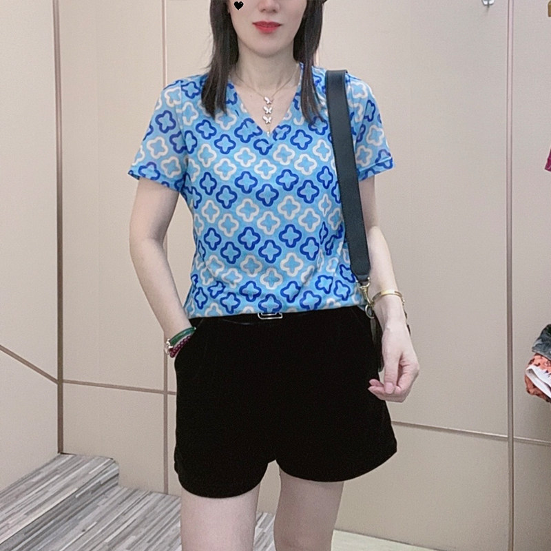 2026夏季新款V领短袖t恤女四叶草洋气遮肚肌肤纱天蓝体恤上衣女T