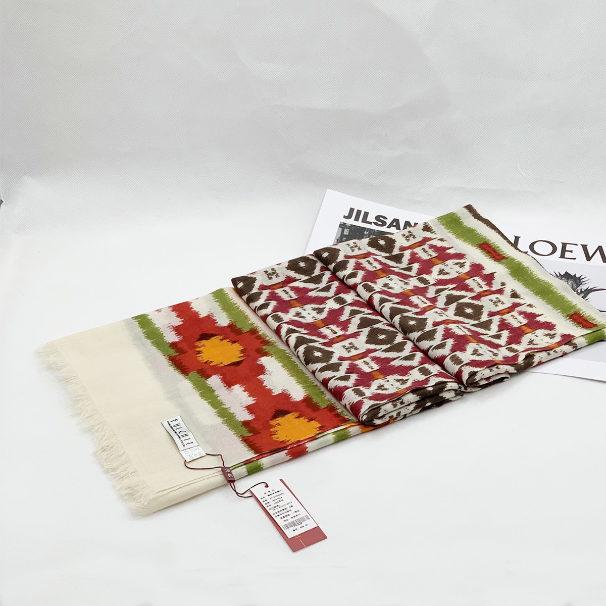 芳卓正品薄款羊毛印花围巾春秋冬季百搭多功能时尚女士披肩礼盒