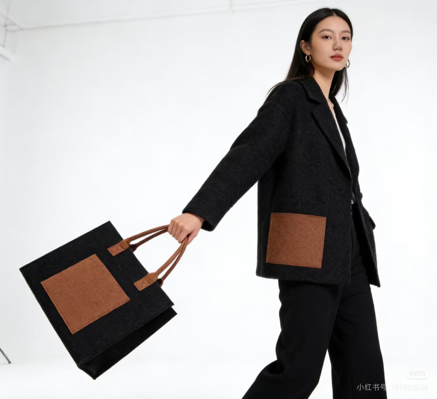 一嘉潮牌加厚新款毛毡手提包大容量托特包女通勤包购物袋包可定制
