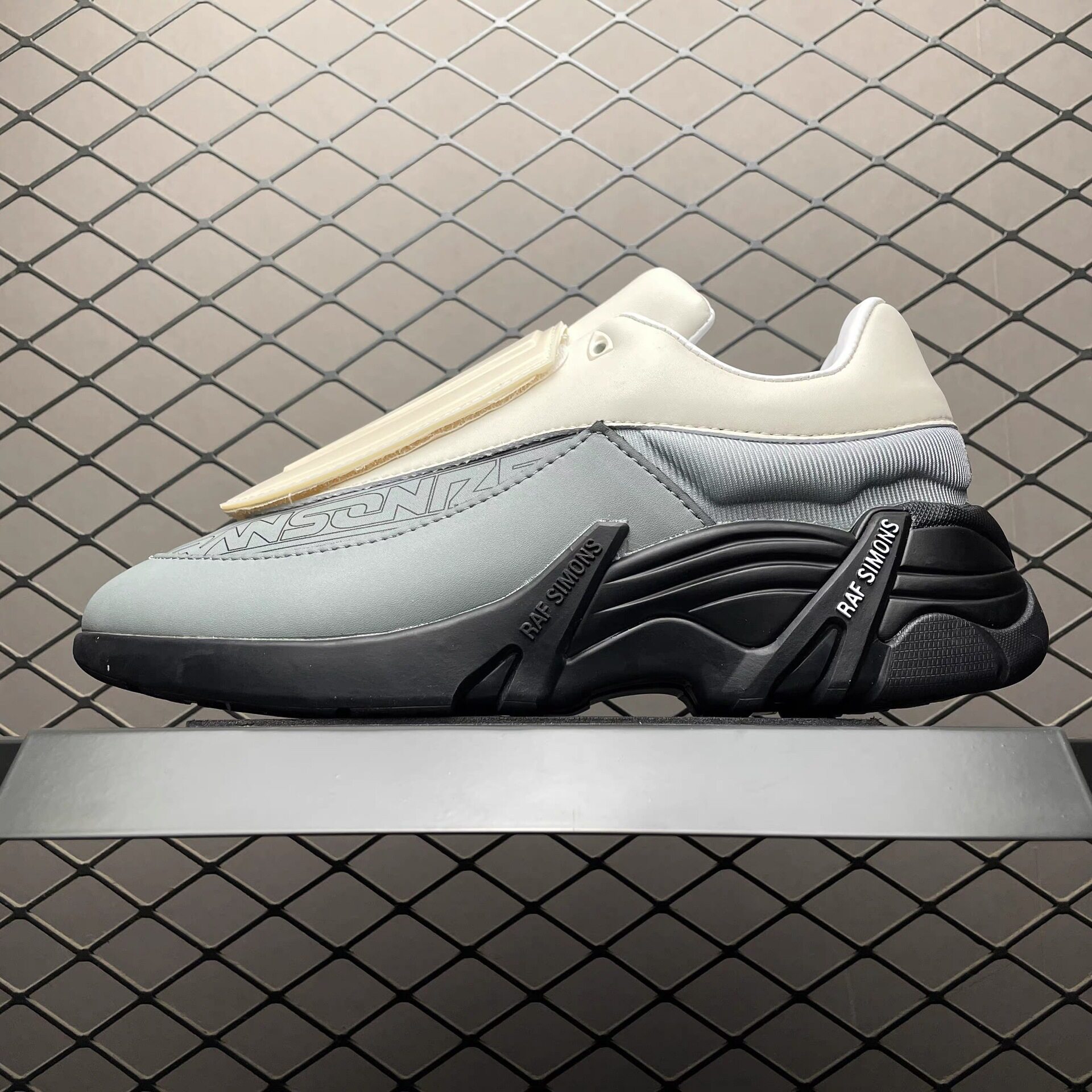 thumbnail for RAF SIMONS Antei Comfortable and Versatile Low-Top Pioneer Platform Lifestyle Casual Shoes for Men and Women in Black and White Shoes