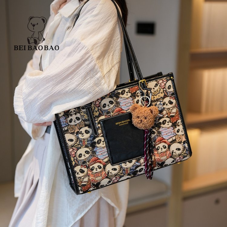2025新款卡通小熊刺绣帆布包腋下单肩托特包高级感女式通勤手提包
