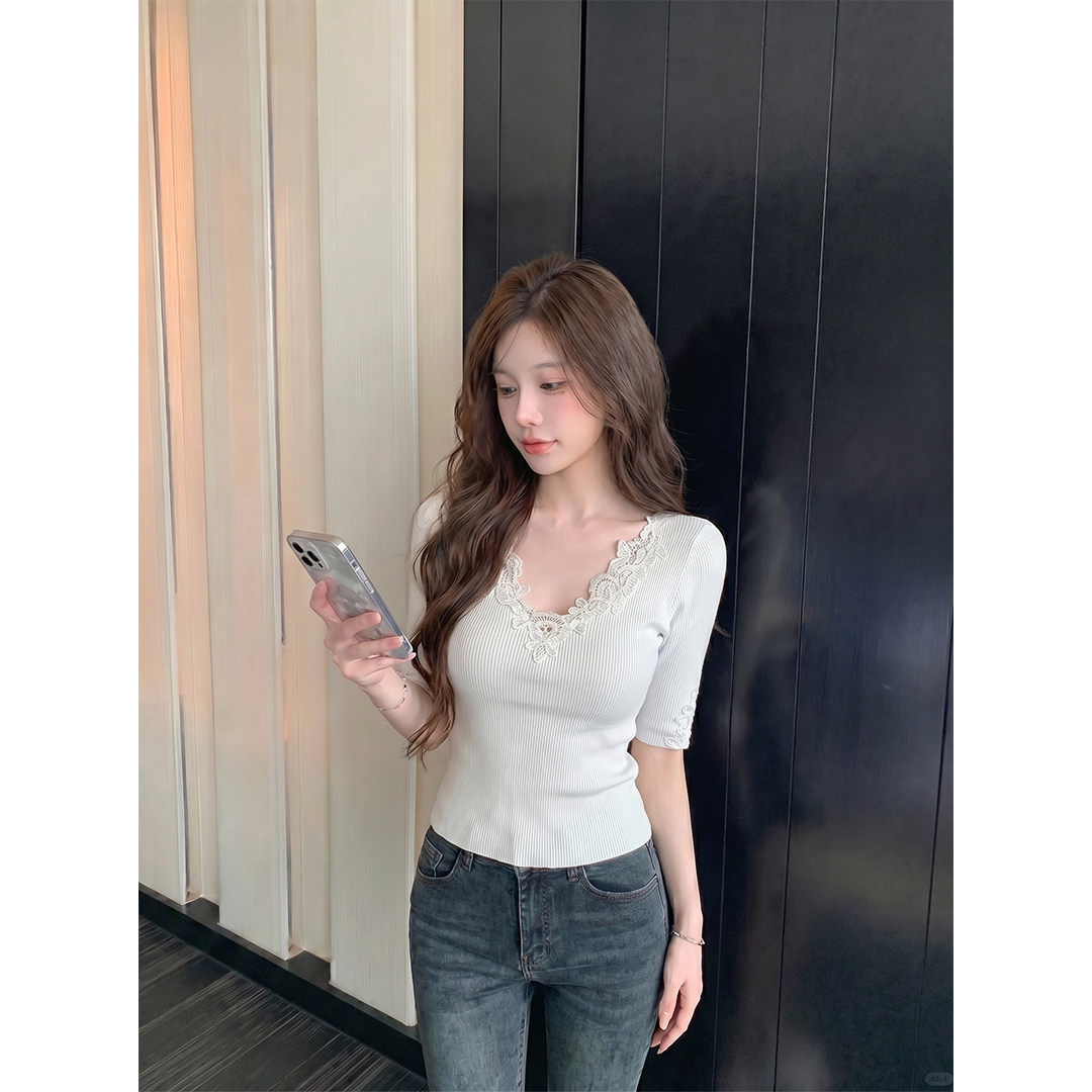 设计感纯欲蕾丝花边V领拼接短袖针织衫女夏季新款辣妹风修身上衣图片