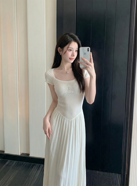 法式浪漫风白色方领针织连衣裙女夏季高级感收腰显瘦通勤A字长裙