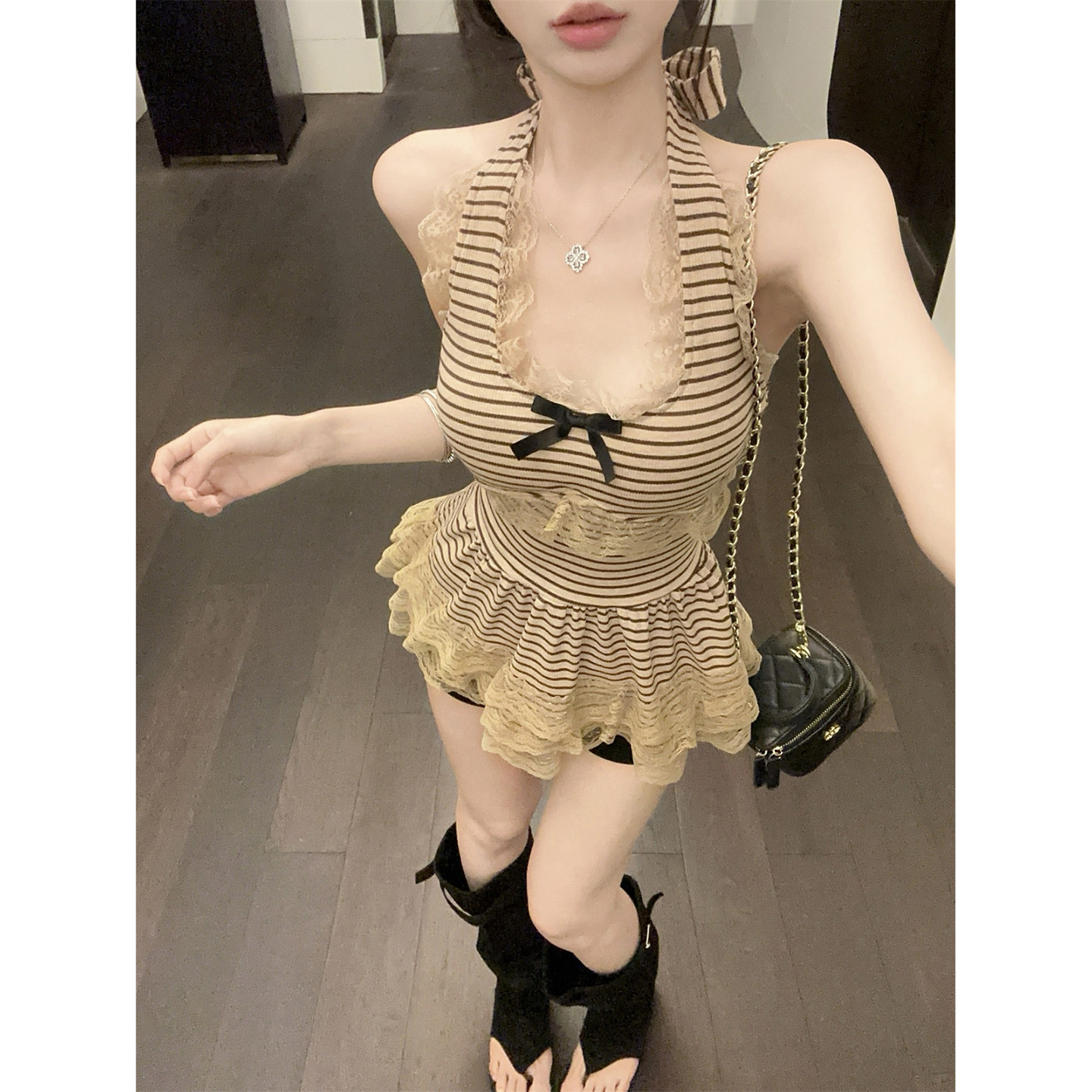 挂脖撞色条纹小众辣妹风背心蓬蓬拼蕾丝花边收腰直筒修身显瘦上衣