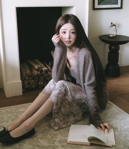 Shawne 26s秋新韩国正品代购 小众复古毛绒绒画报女孩V领针织开衫