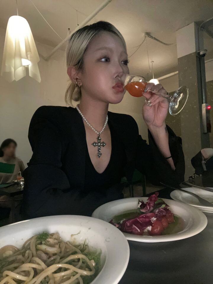 ㊣韩国正品代购22冬新款chic女人味个性十字架装饰珍珠时尚项链