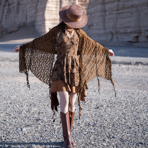 咖啡色民族风披肩围巾