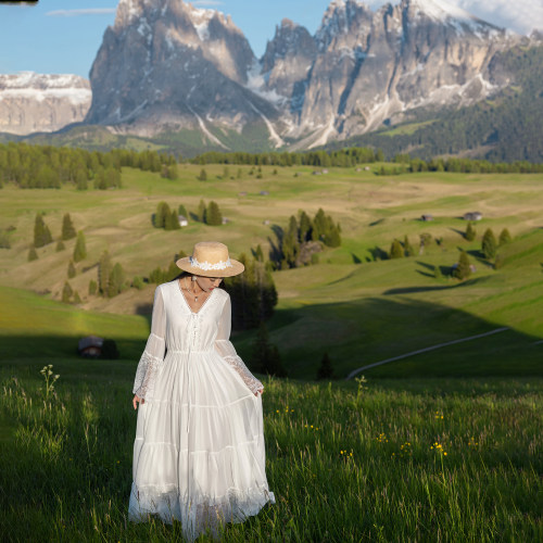 白色大裙摆喇叭袖连衣裙