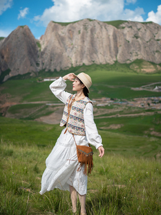 理想三旬女装秋装旅拍复古民族风小众提花马甲开衫短外套
