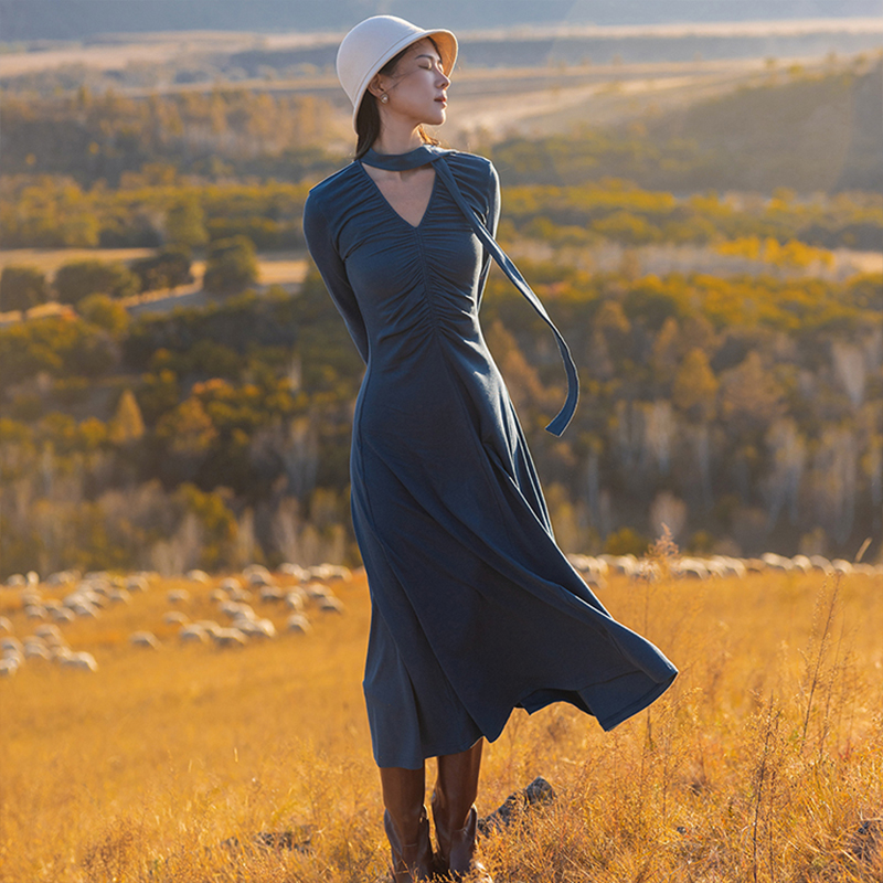 理想三旬女装秋冬法式复古针织打底长连衣裙呼伦贝尔草原旅游穿搭