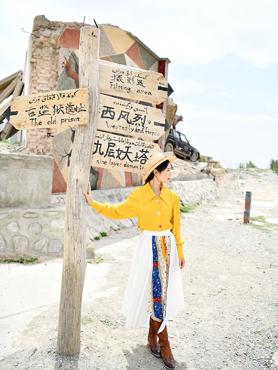 理想三旬女装青海旅拍复古民族风黄色大翻领宽松雪纺衬衫短款外套