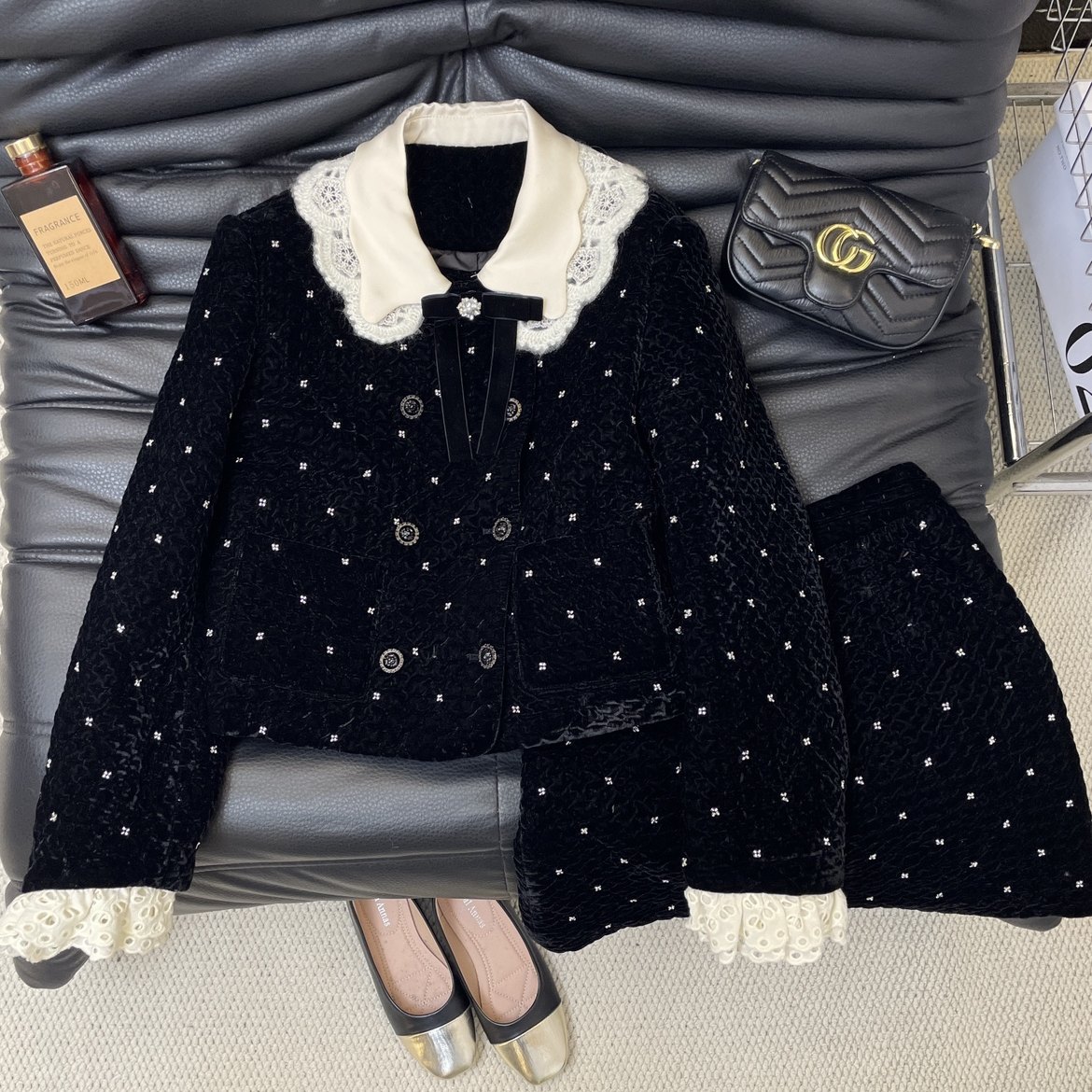 2025娃娃领钉珠丝绒蕾丝边两件套女双排扣短款名媛风羽绒外套短裙