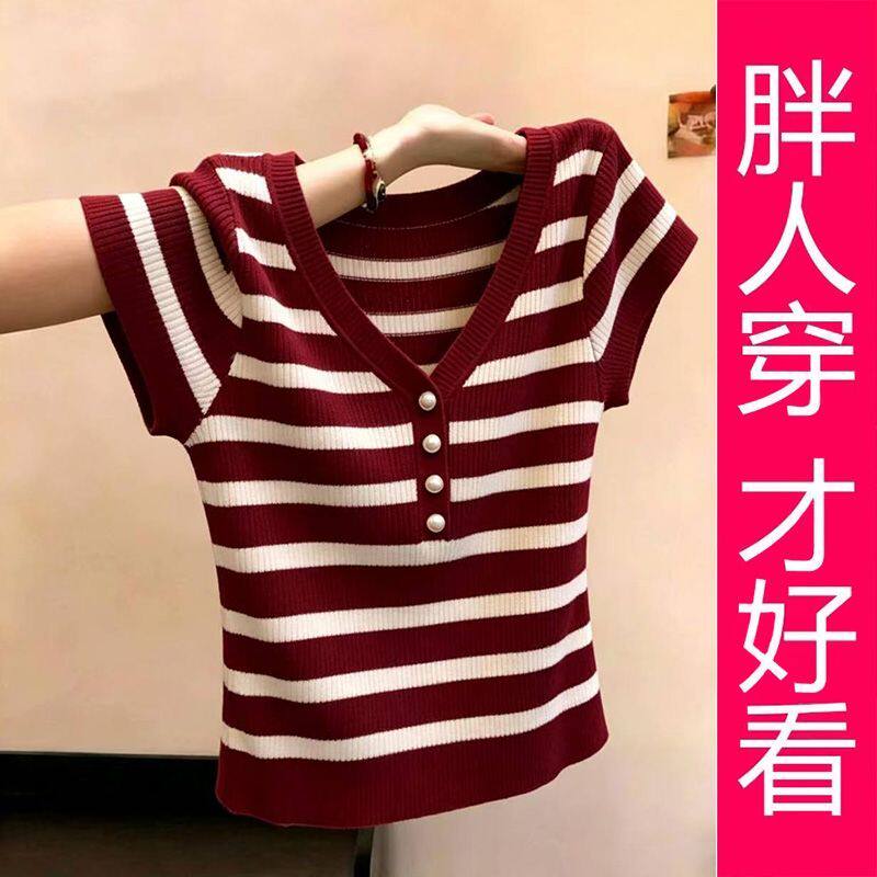 【专柜大码】2026休闲风酒红条纹针织短袖女日常百搭显瘦 T 恤