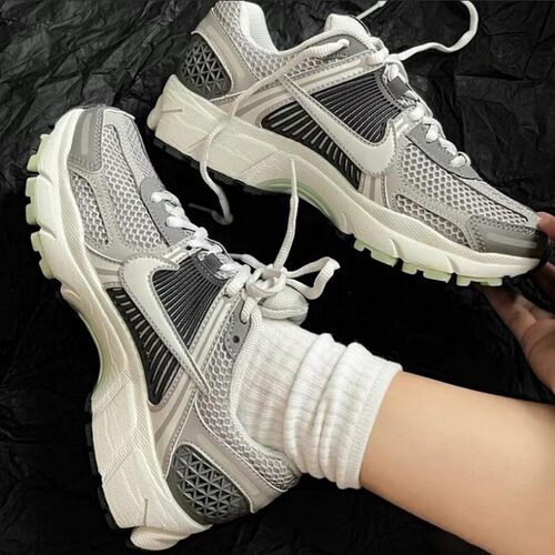 耐克Nike低帮休闲运动复古跑步鞋
