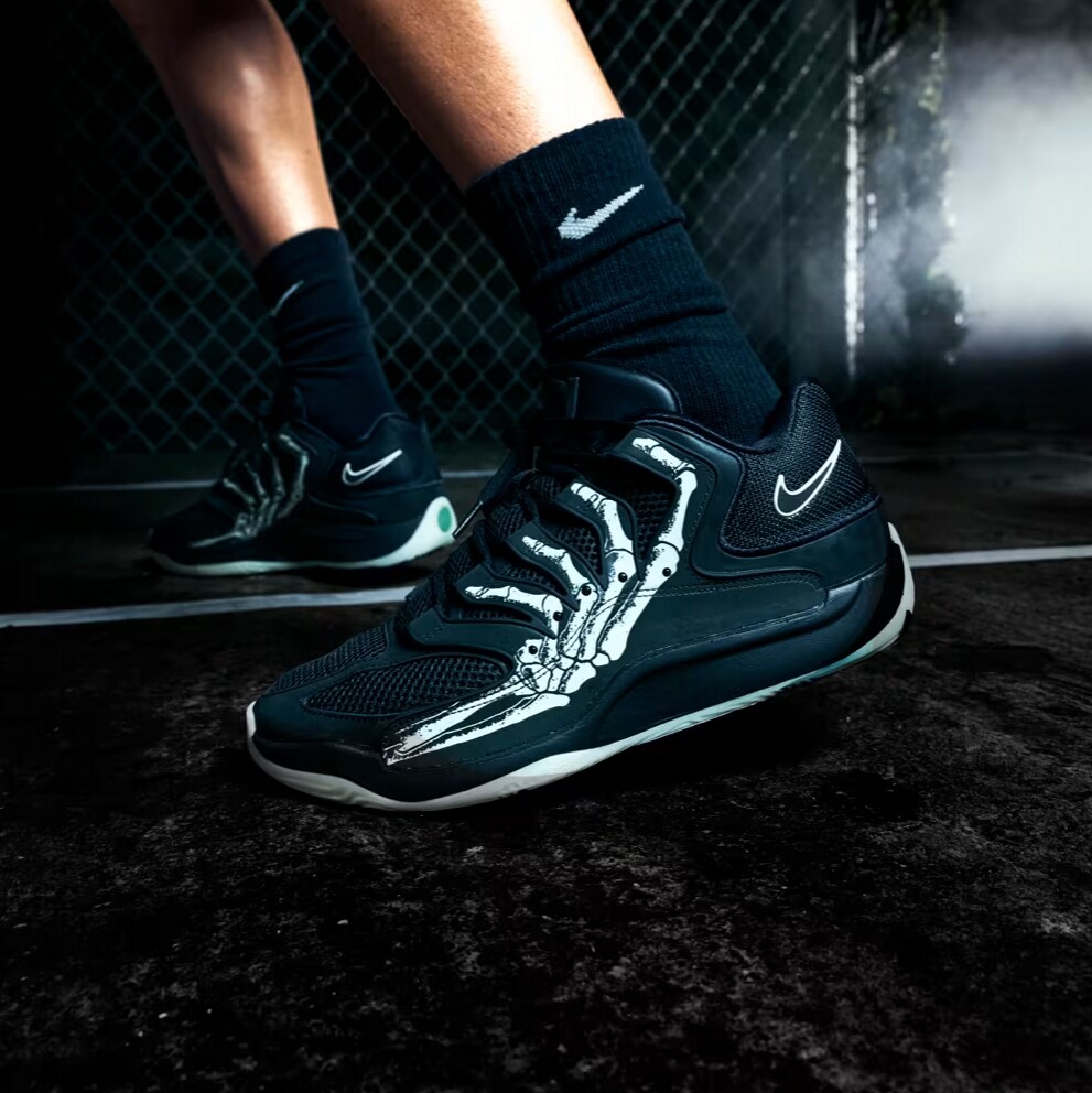 Nike KD18 'Slim Reaper'杜兰特18代万圣节限定反光骷髅手篮球鞋图片