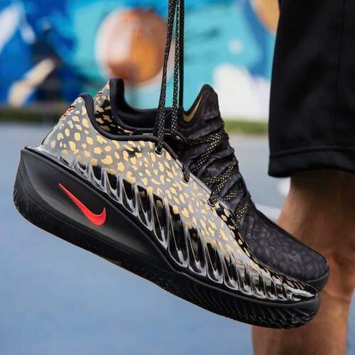 Nike黑金文班亚马联名篮球鞋