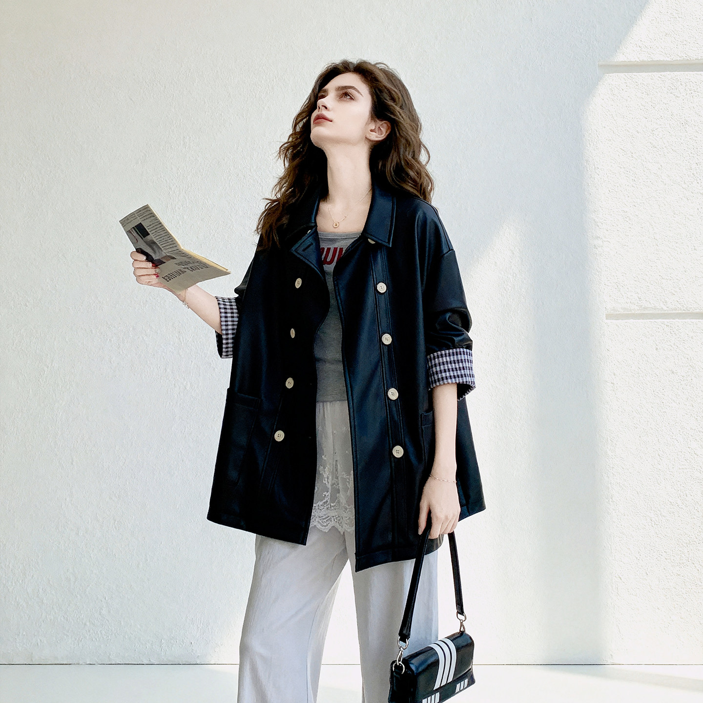 格子拼接黑色翻领pu皮衣短外套女2026秋季高级酷飒宽松双排扣夹克