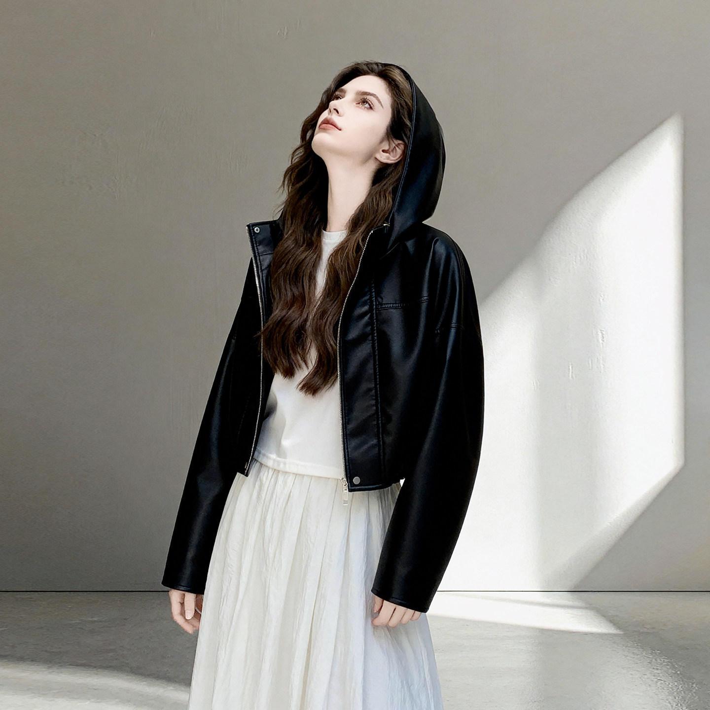 今年流行爆款连帽PU皮衣外套女